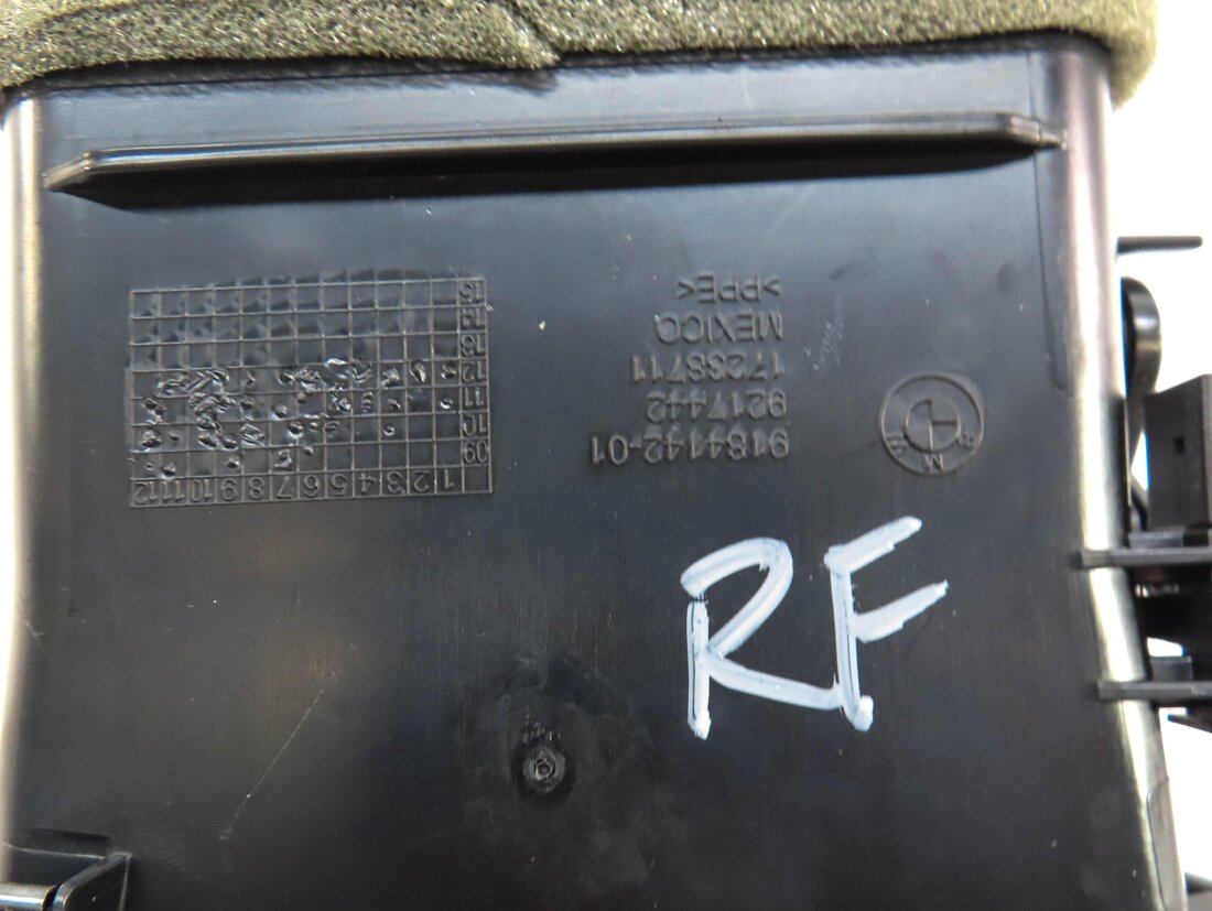 Thumbnail 5: 2013 BMW X3 (F25) FRONT FAR RIGHT OUTER DASH HVAC A/C HEATER AIR VENT (BLACK)