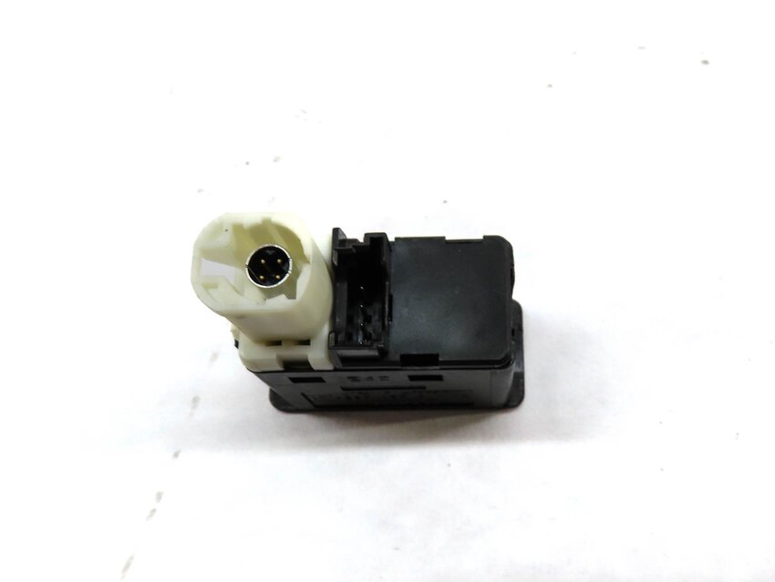 Thumbnail 4: 2013 BMW X3 (F25) USB AUXILIARY AUDIO JACK INPUT PANEL 84109237653 9237653