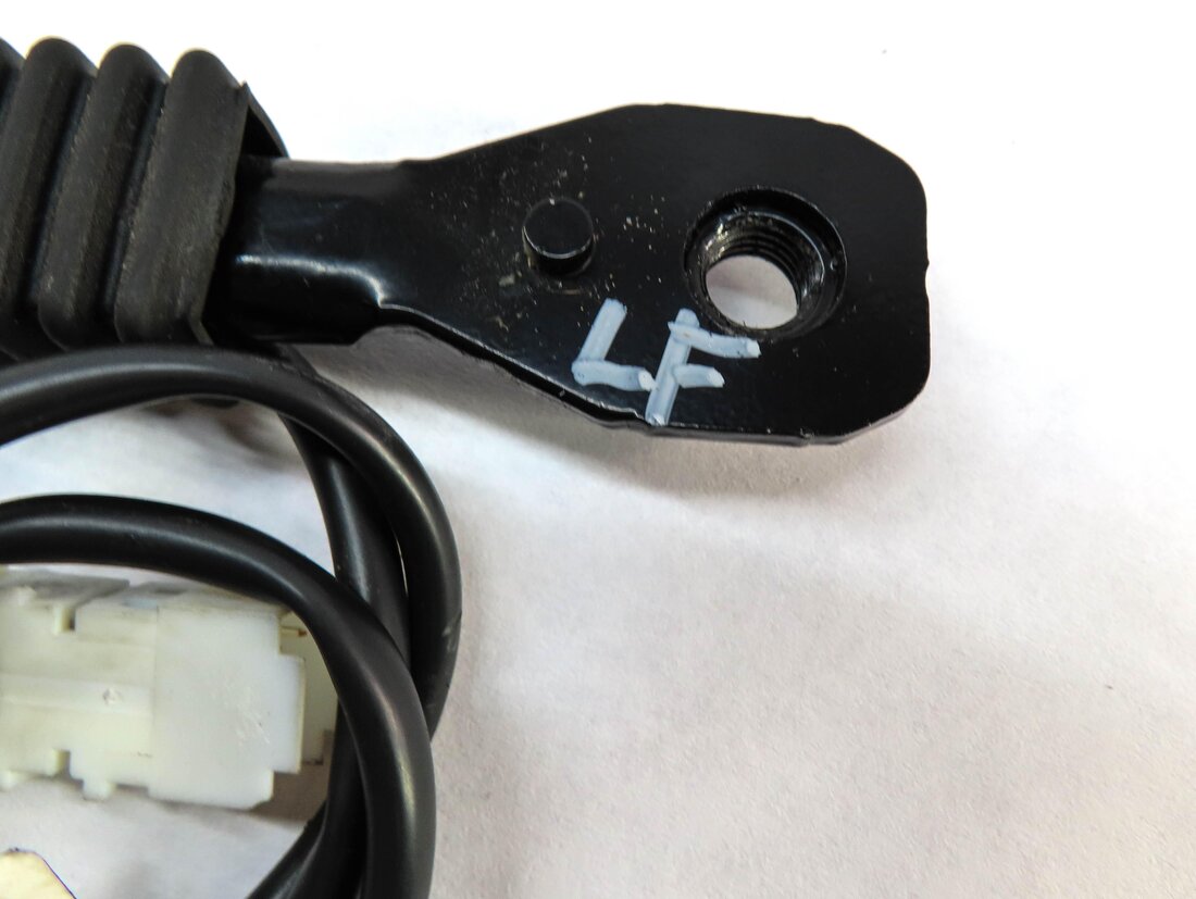 Thumbnail 4: 2011-2018 BMW X3 X4 (F25 F26) LEFT FRONT DRIVER SEATBELT BUCKLE RECEIVER