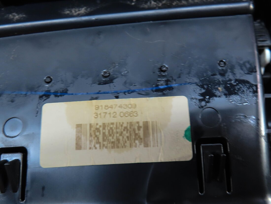 Thumbnail 5: 2013 BMW X3 (F25) FRONT CENTER DASH HVAC A/C HEATER AIR VENT (BLACK) & HAZARD