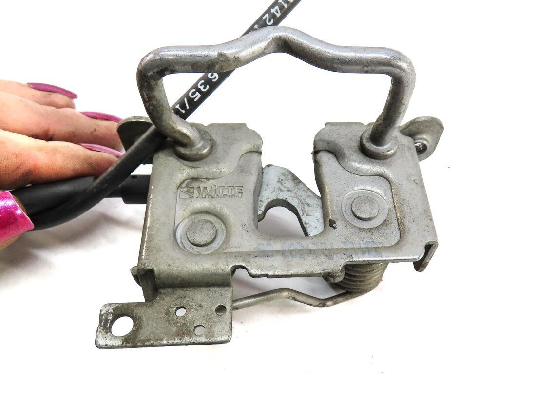 Thumbnail 7: 2013 BMW X3 (F25) FRONT LEFT & RIGHT LOWER HOOD LATCH SET w/ CABLE