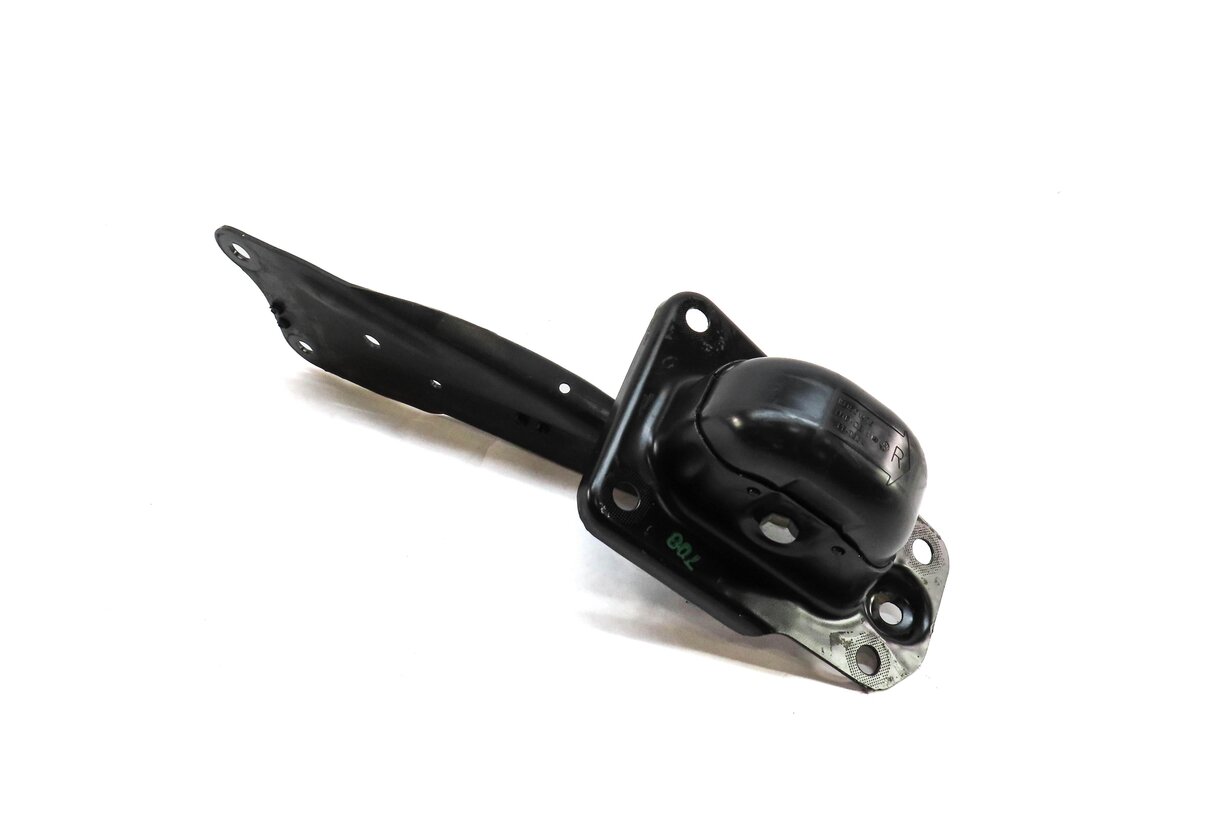Thumbnail 2: 2015-2019 AUDI VW GOLF / A3 S3 RS3 TT (8V MK3) RIGHT PASSENGER REAR TRAILING ARM