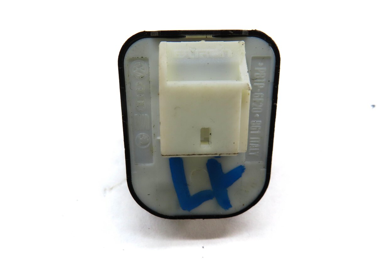 Thumbnail 5: 2015 AUDI A3 (8V) FRONT LEFT DRIVER MIRROR ADJUSTMENT ADJUST SWITCH 8V0959565D