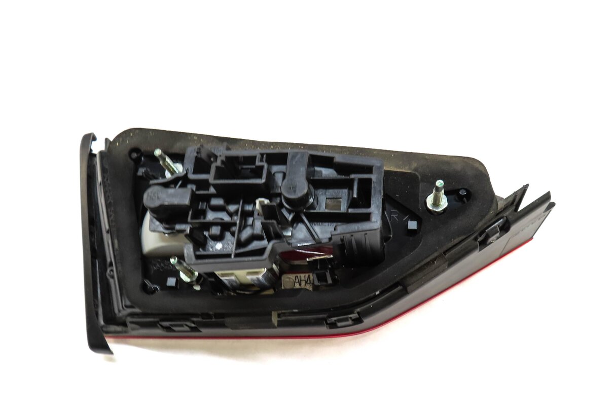Thumbnail 4: 2015-2016 AUDI A3 S3 (8V) SEDAN CONVERTIBLE RIGHT INNER LED TAILLIGHT LIGHT LAMP