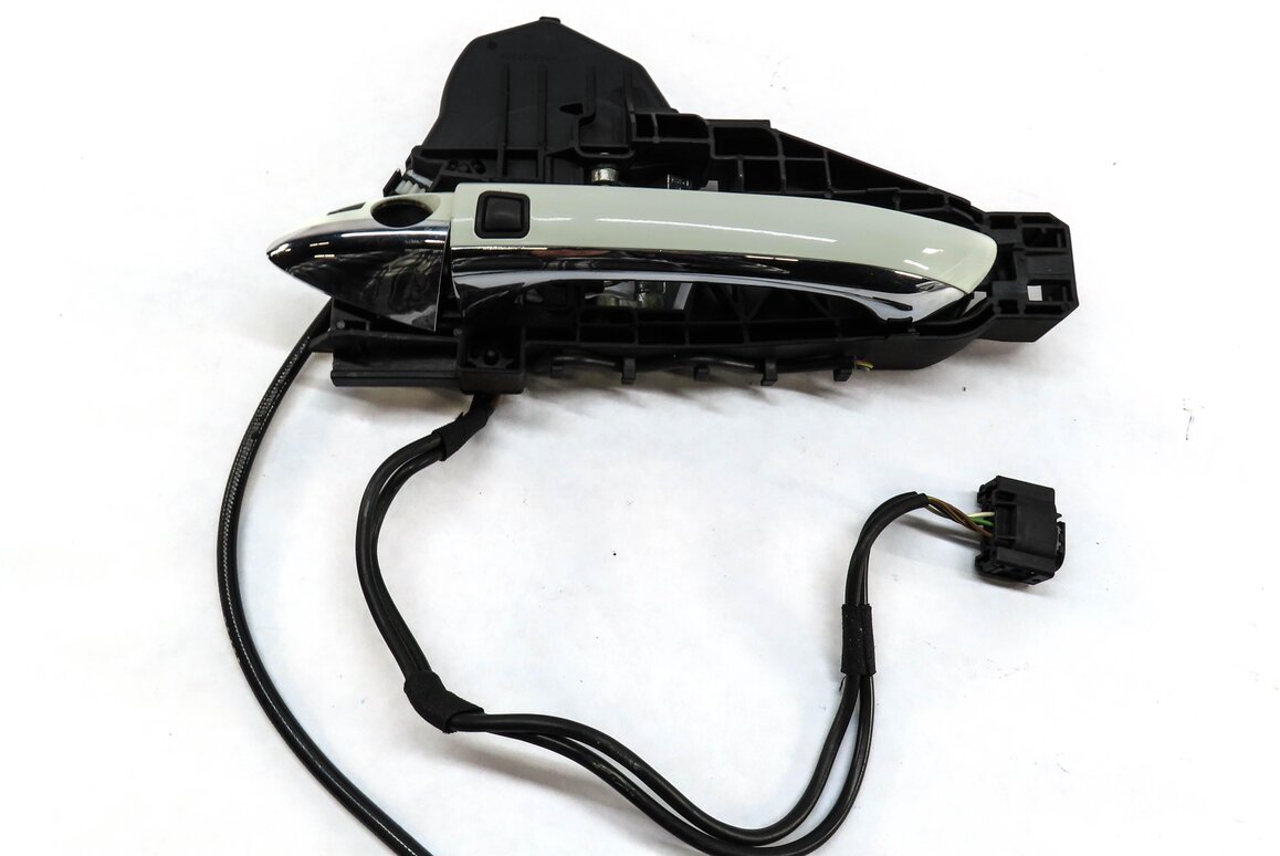 Thumbnail 3: 2008 GL550 (X164) FRONT LEFT DRIVER OUTSIDE DOOR HANDLE (WHITE) w/o KEYLESS