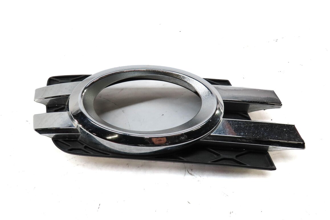 Thumbnail 2: 2008 MERCEDES GL550 (X164) FRONT RIGHT PASSENGER FOG LIGHT SURROUND TRIM