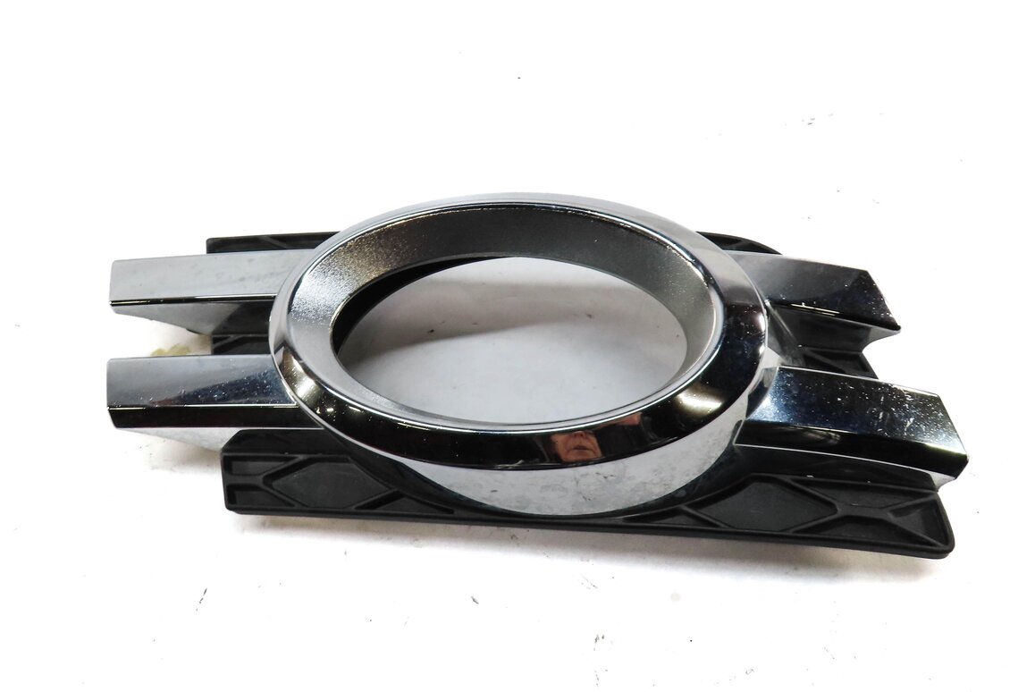 Thumbnail 3: 2008 MERCEDES GL550 (X164) FRONT RIGHT PASSENGER FOG LIGHT SURROUND TRIM