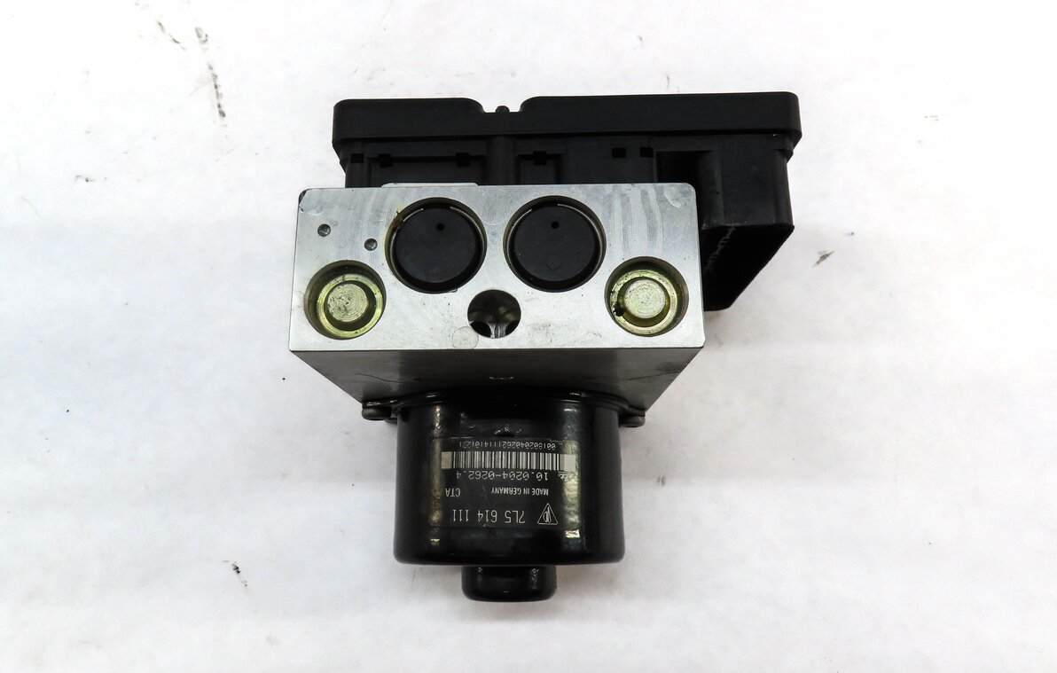 Thumbnail 3: 2004 PORSCHE CAYENNE (955) AUTO AWD ANTI-LOCK ABS BRAKE PUMP w/ MODULE
