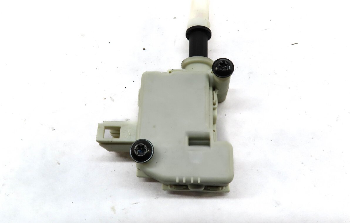 Thumbnail 6: 2004 PORSCHE CAYENNE (955) REAR TRUNK UPPER GLASS LOCK LATCH w/ ACTUATOR