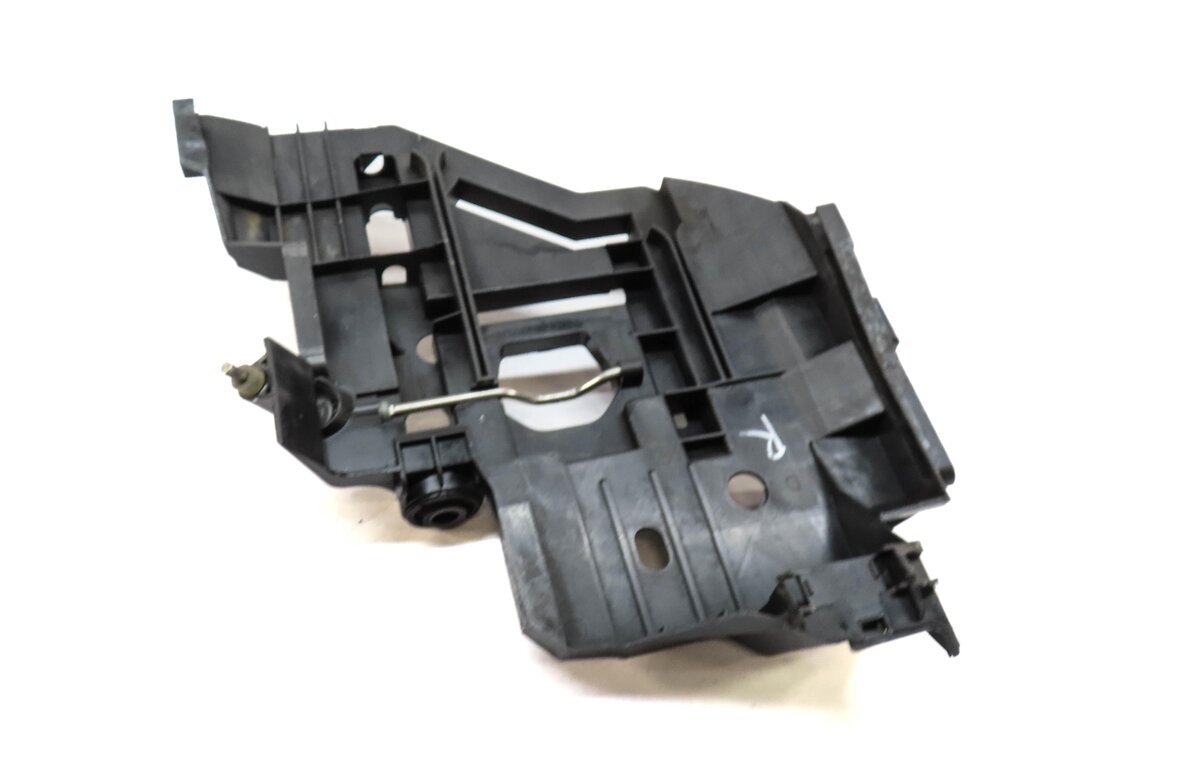 2004 PORSCHE CAYENNE 955 FRONT RIGHT PASSENGER HEADLIGHT HEAD LAMP MOUNT BRACKET