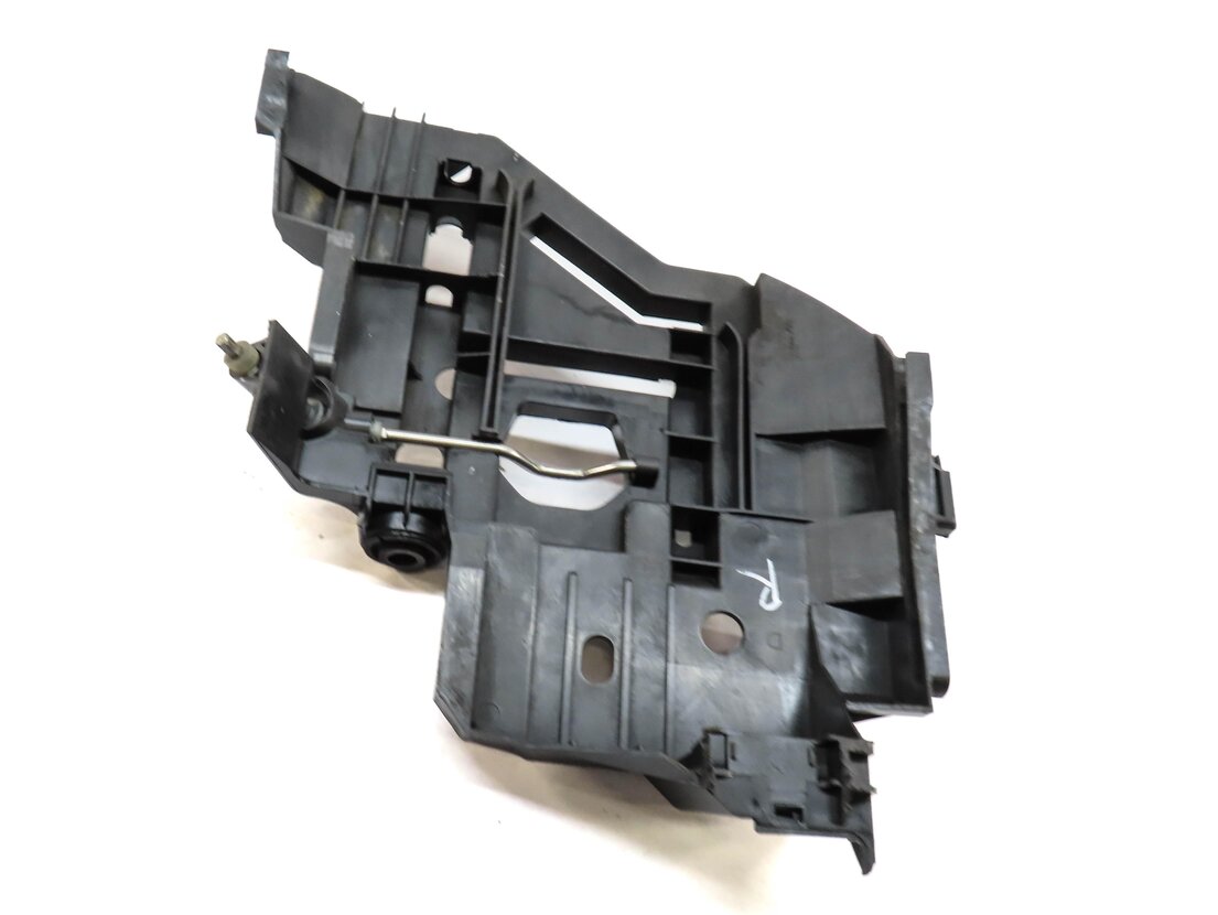 Thumbnail 2: 2004 PORSCHE CAYENNE 955 FRONT RIGHT PASSENGER HEADLIGHT HEAD LAMP MOUNT BRACKET