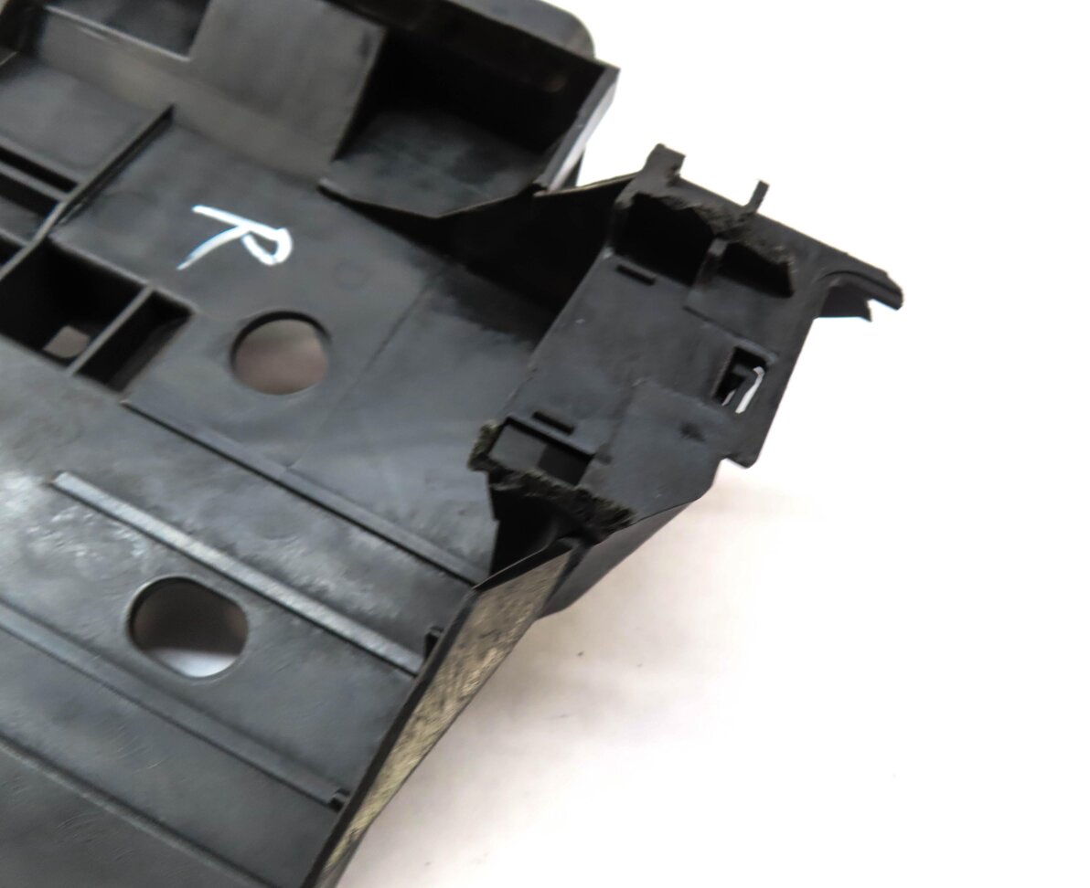 Thumbnail 6: 2004 PORSCHE CAYENNE 955 FRONT RIGHT PASSENGER HEADLIGHT HEAD LAMP MOUNT BRACKET