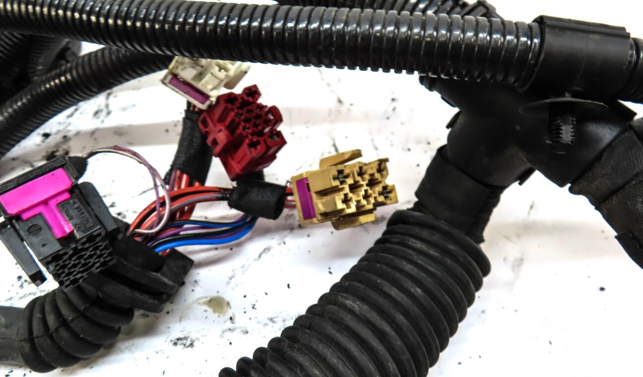 Thumbnail 9: 2004 PORSCHE CAYENNE (955) 4.5L NON-TURBO AUTO AWD ENGINE WIRE WIRING HARNESS