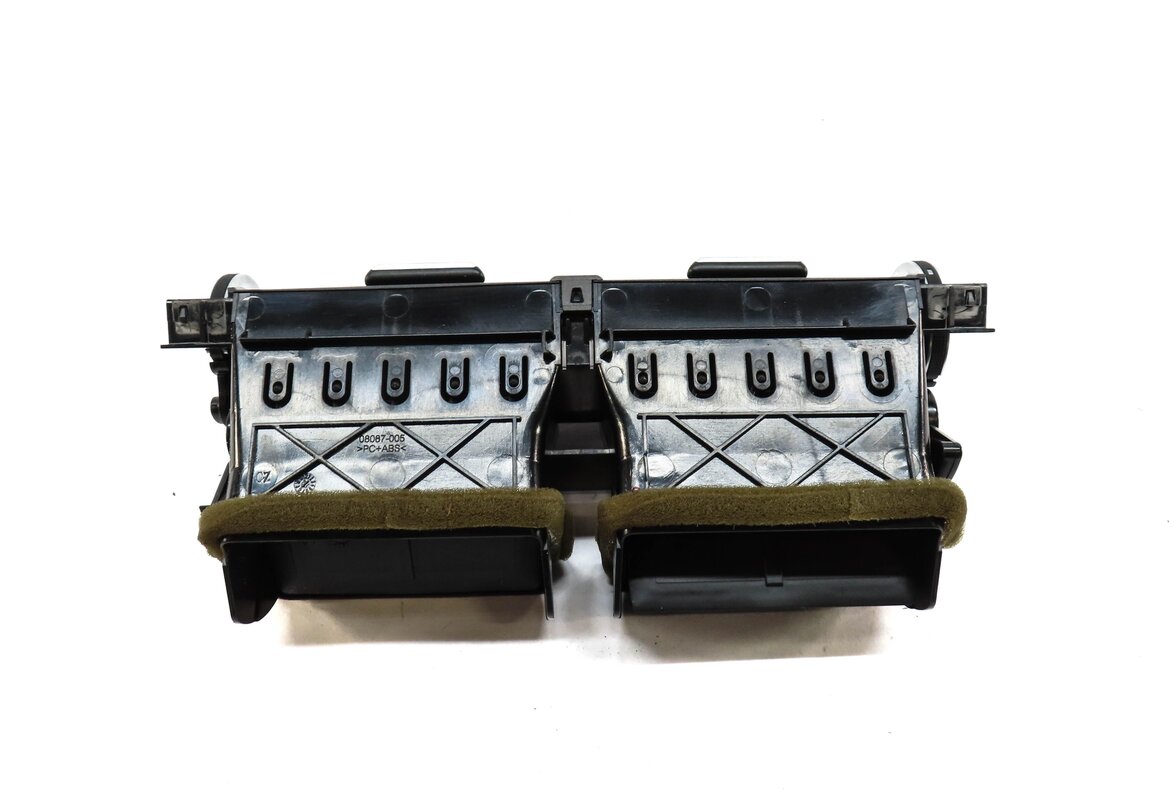 Thumbnail 3: 2015 RANGE ROVER EVOQUE L538 FRONT CENTER DASH HVAC A/C HEATER AIR VENT (BLACK)