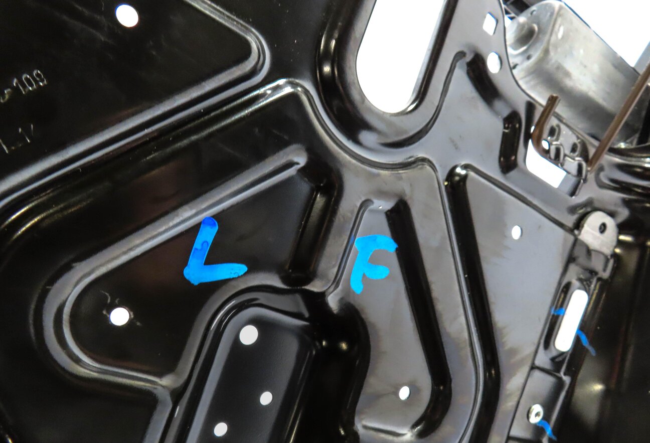 Thumbnail 6: 2012-2015 RANGE ROVER EVOQUE (L538) LEFT FRONT DRIVER 8-WAY SEAT TRACK w/ MOTORS