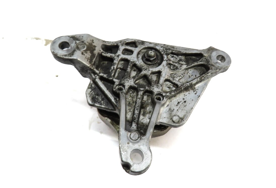2010 AUDI A5 (B8 8T) 2.0L TURBO ENGINE (CAEB) TRANSMISSION MOUNT BRACKET