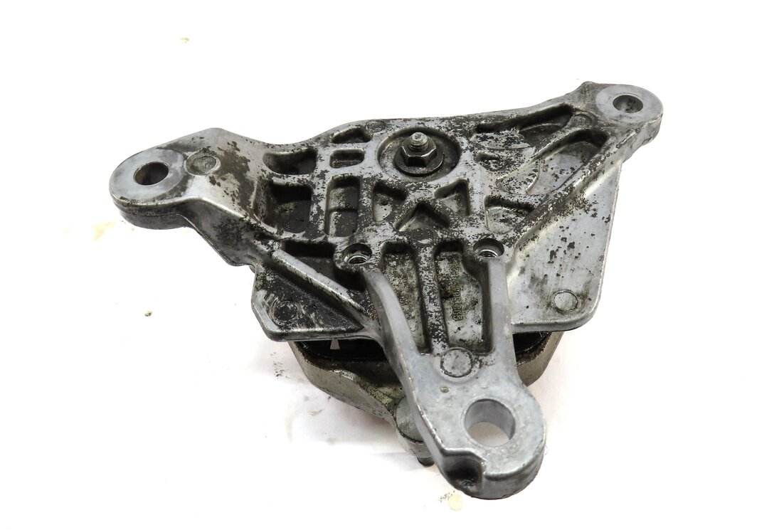 Thumbnail 2: 2010 AUDI A5 (B8 8T) 2.0L TURBO ENGINE (CAEB) TRANSMISSION MOUNT BRACKET