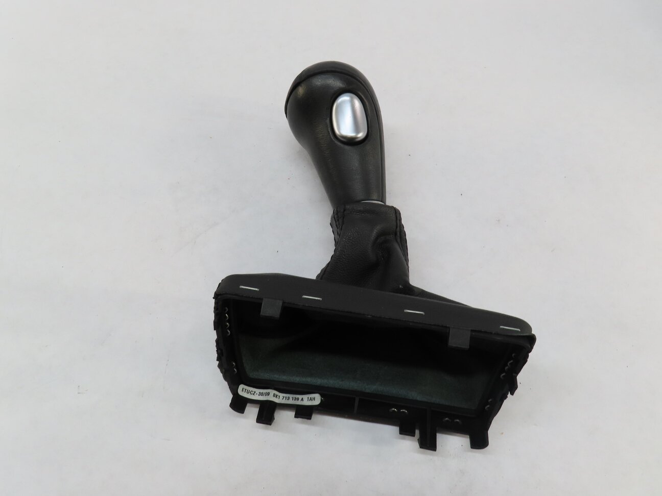 Thumbnail 3: 2010 AUDI A5 (B8 8T) FLOOR SHIFTER SHIFT KNOB & BOOT (BLACK) 8K1713139A