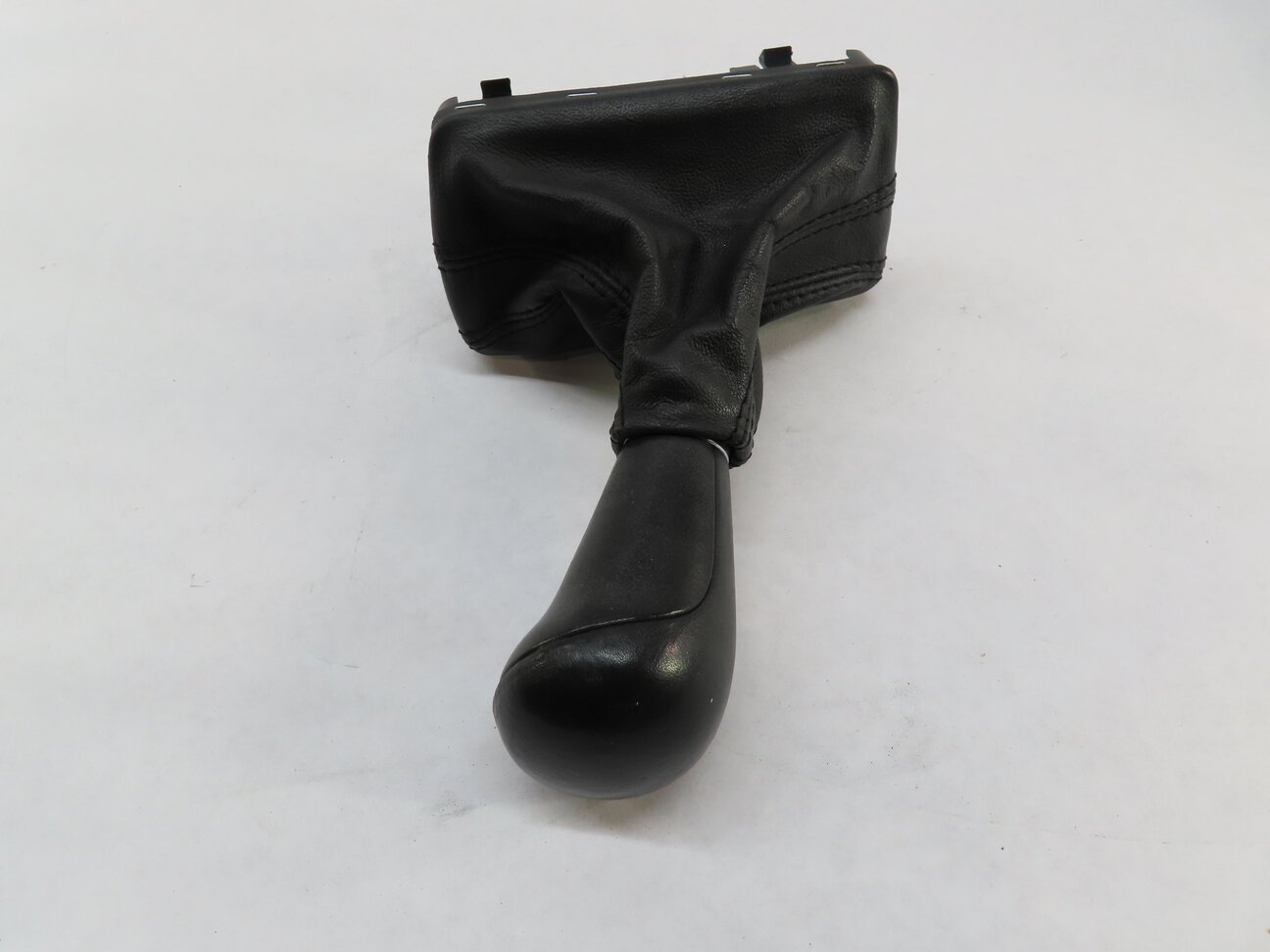 Thumbnail 4: 2010 AUDI A5 (B8 8T) FLOOR SHIFTER SHIFT KNOB & BOOT (BLACK) 8K1713139A