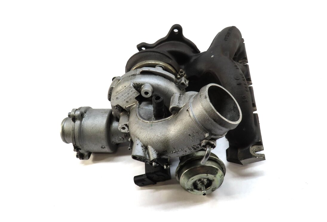 Thumbnail 2: 2009-2012 AUDI A4 A5 Q5 (B8 8K 8T 8R) 2.0T TURBO ENGINE TURBOCHARGER w/ MANIFOLD