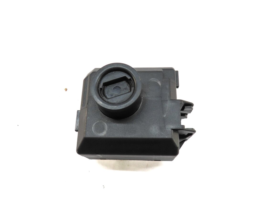 Thumbnail 2: 2014-2015 MERCEDES BENZ CLA45 AMG CLA250 (C117) IGNITION SWITCH MODULE