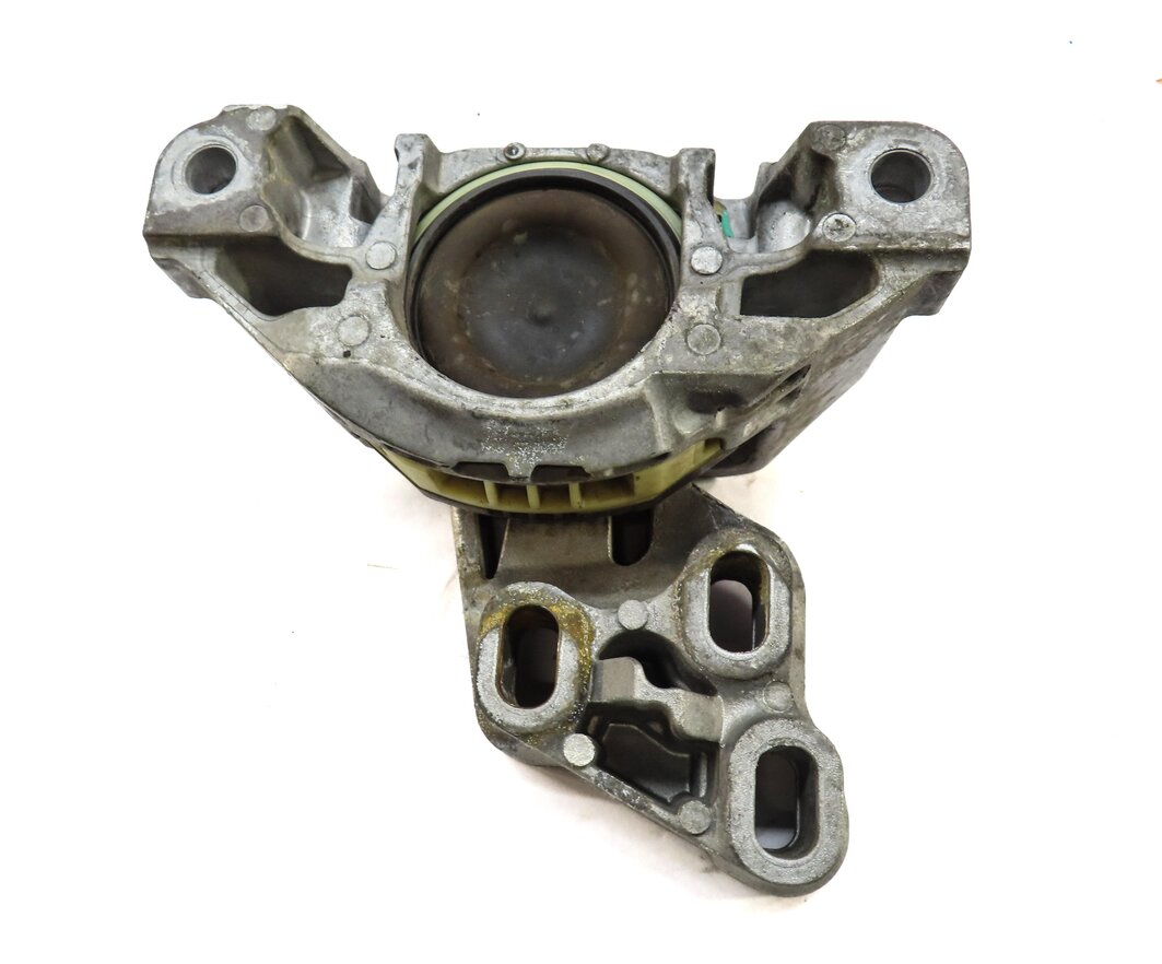 Thumbnail 4: 2014 MERCEDES CLA250 (C117 W117) 2.0L M270 ENGINE TRANSMISSION MOUNT BRACKET