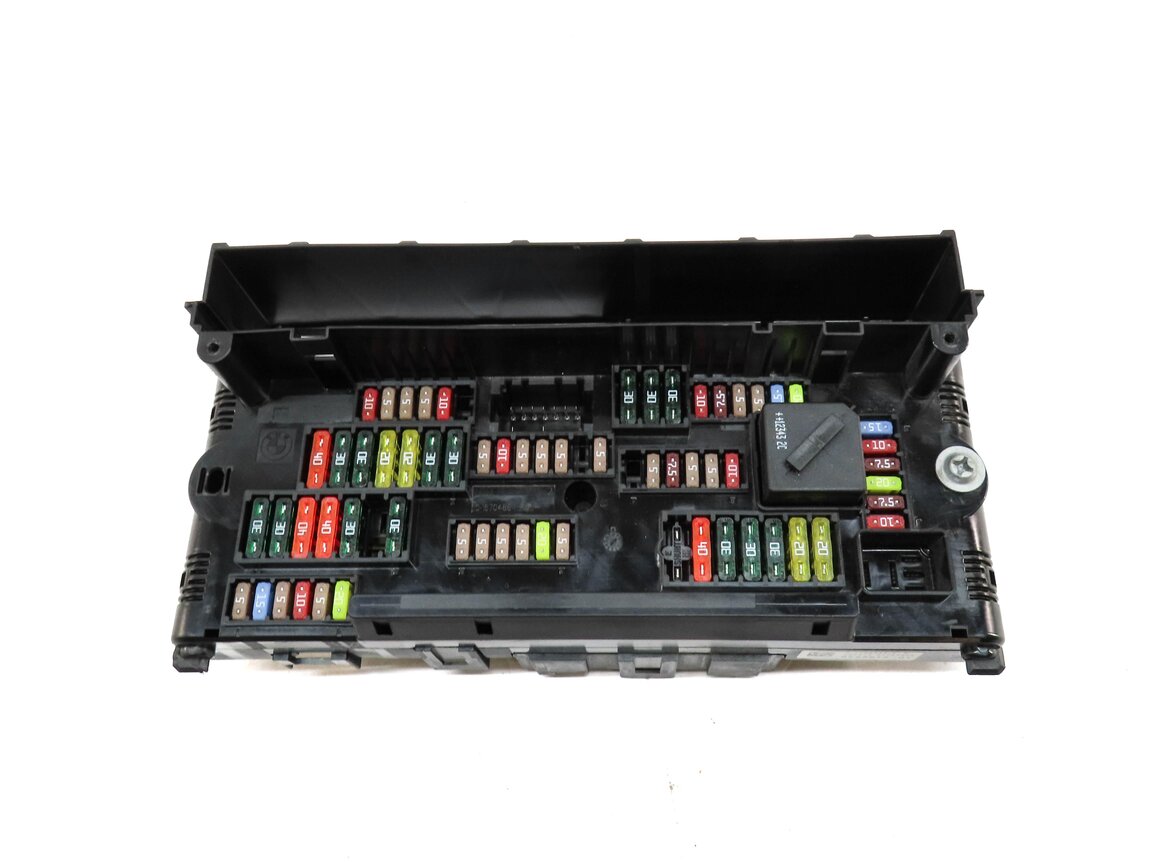 Thumbnail 2: 2012-2017 BMW 5 6 7 (F01 F06 F10) FRONT POWER DISTRIBUTION RELAY FUSE BOX