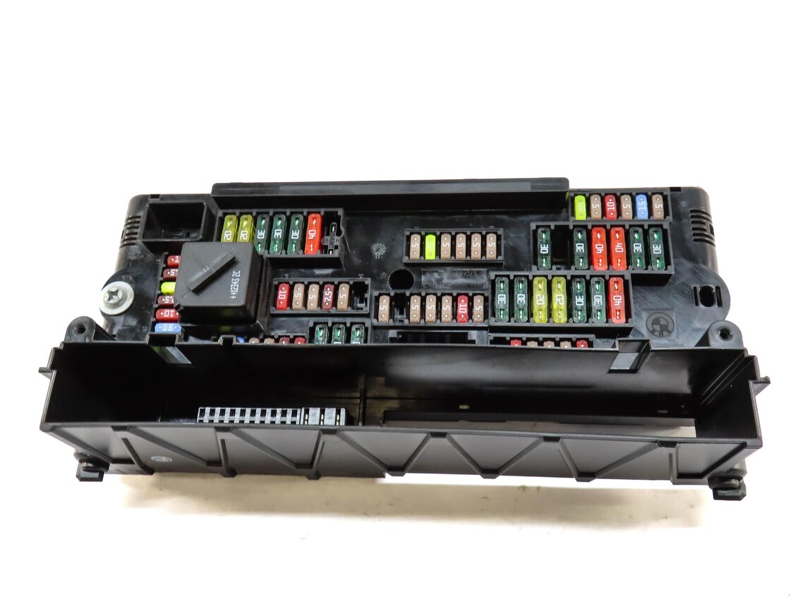 Thumbnail 3: 2012-2017 BMW 5 6 7 (F01 F06 F10) FRONT POWER DISTRIBUTION RELAY FUSE BOX