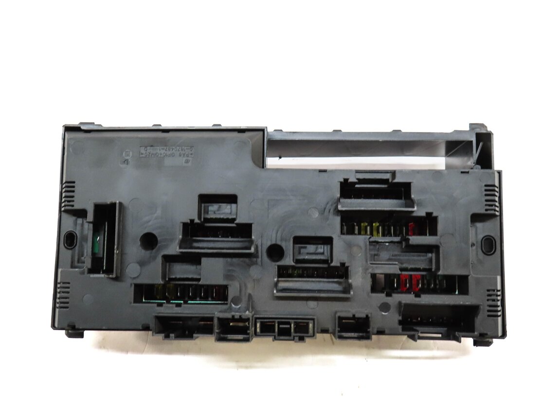 Thumbnail 4: 2012-2017 BMW 5 6 7 (F01 F06 F10) FRONT POWER DISTRIBUTION RELAY FUSE BOX