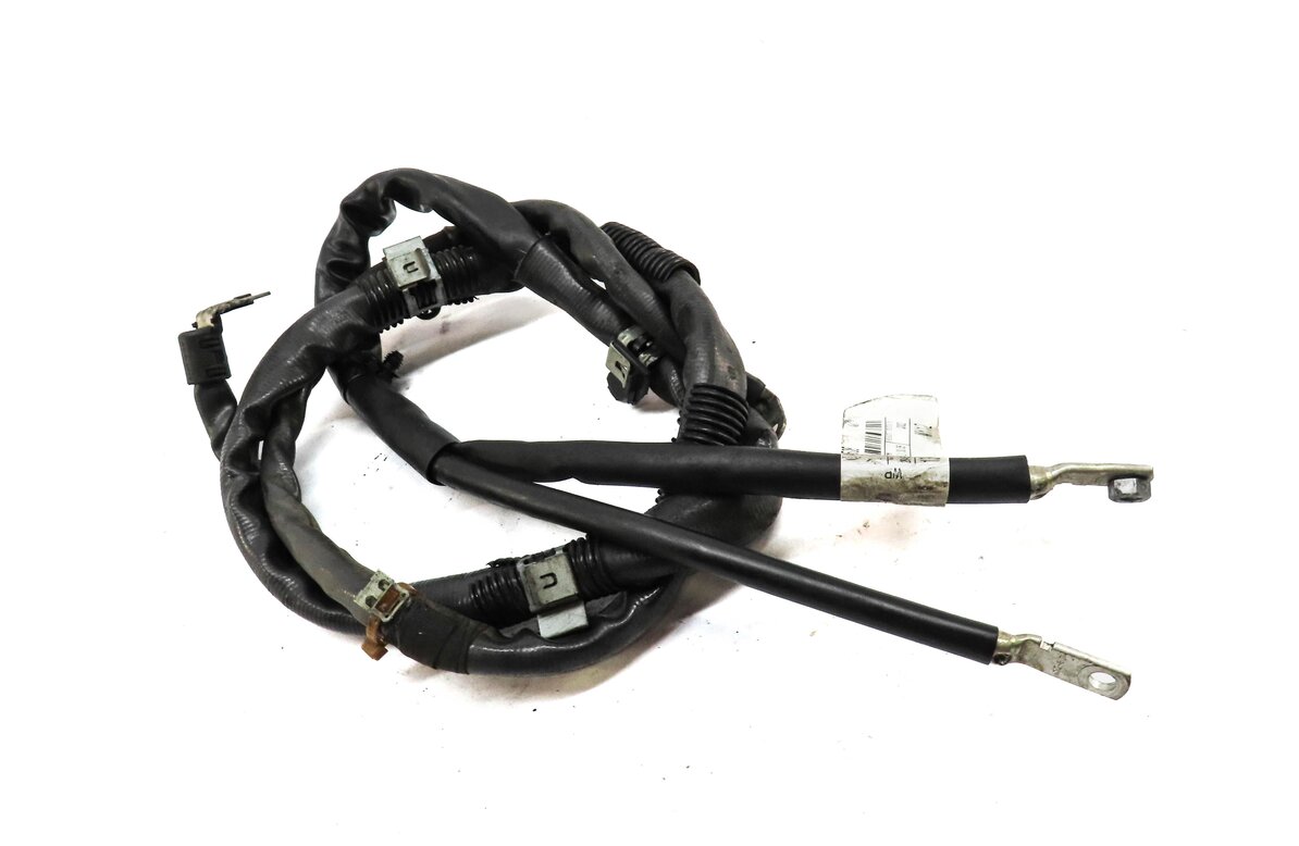 Thumbnail 1: 2013 MERCEDES ML550 (W166) POSITIVE BATTERY CABLE w/ STARTER ALTERNATOR CABLE