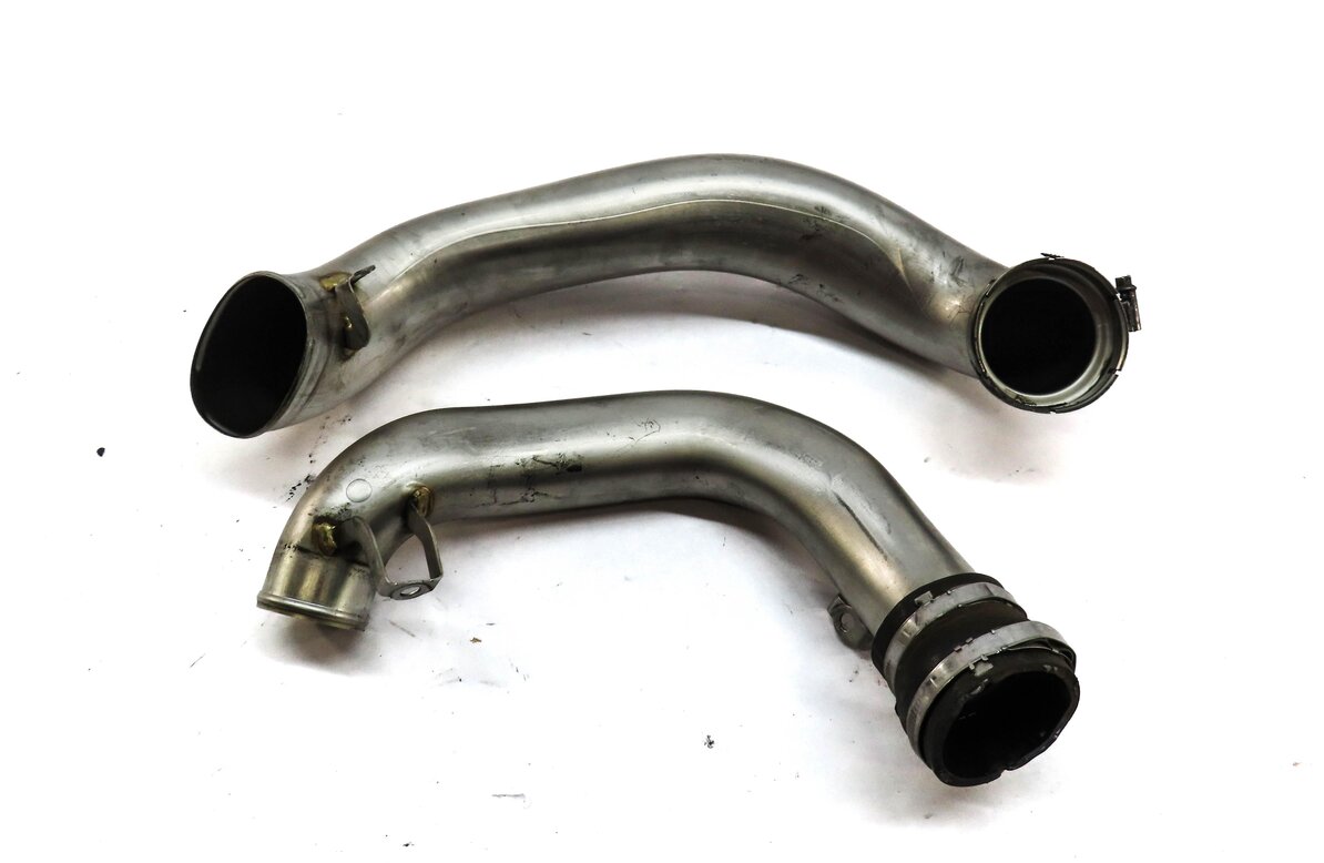 Thumbnail 2: 2013 MERCEDES ML550 (W166) 4.6L TURBO M278 ENGINE RIGHT AIR INTAKE HOSE PIPE SET