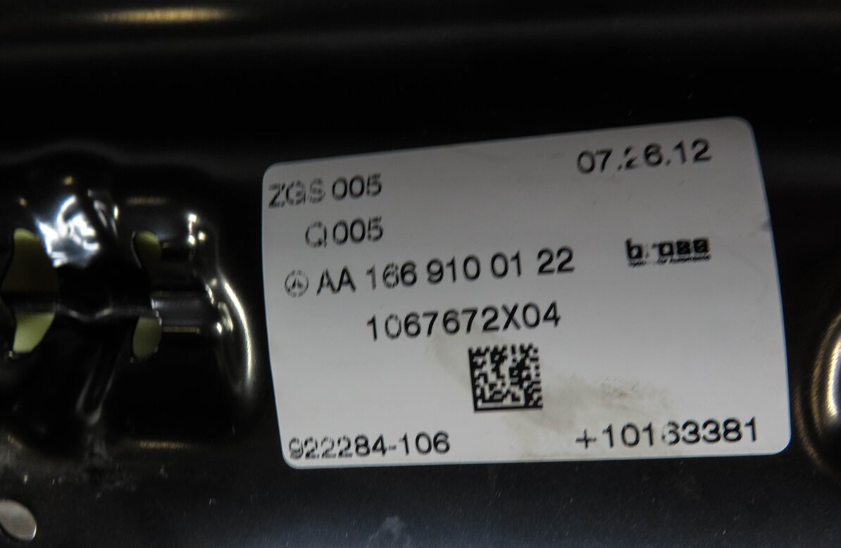 Thumbnail 7: 2013 MERCEDES ML550 (W166) FRONT RIGHT LOWER HEATED VENTED SEAT CUSHION (BLACK)