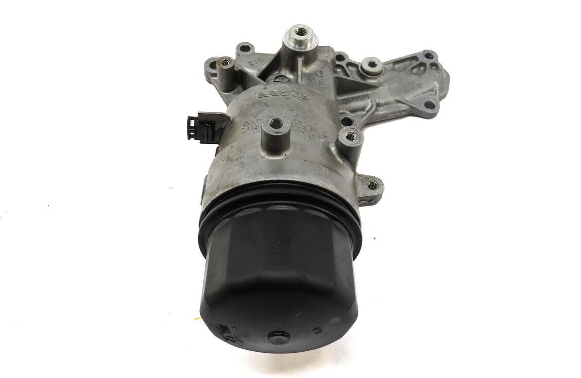 Thumbnail 2: 2013 MERCEDES ML550 (W166) 4.6L TURBO M278 ENGINE OIL FILTER HOUSING 2781800410
