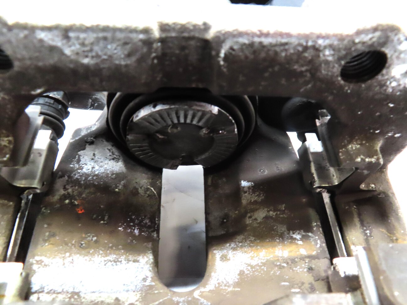 Thumbnail 6: 13-19 MERCEDES GL GLE GLS ML (W166 X166) RIGHT REAR BRAKE CALIPER w/ ACTUATOR