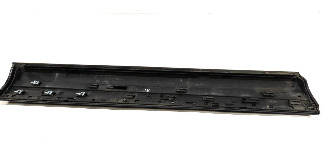 Thumbnail 4: 2013 AUDI Q7 (4L) FRONT RIGHT PASSENGER LOWER DOOR MOULDING TRIM (ORCA BLACK)