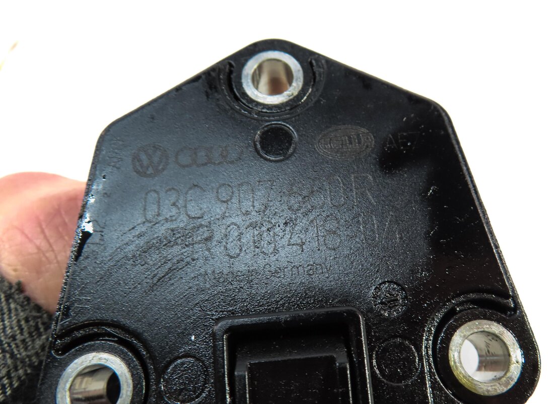 Thumbnail 4: 2013 AUDI Q7 (4L) 3.0L SUPER (CTWB) ENGINE OIL LEVEL SENSOR 03C907660R