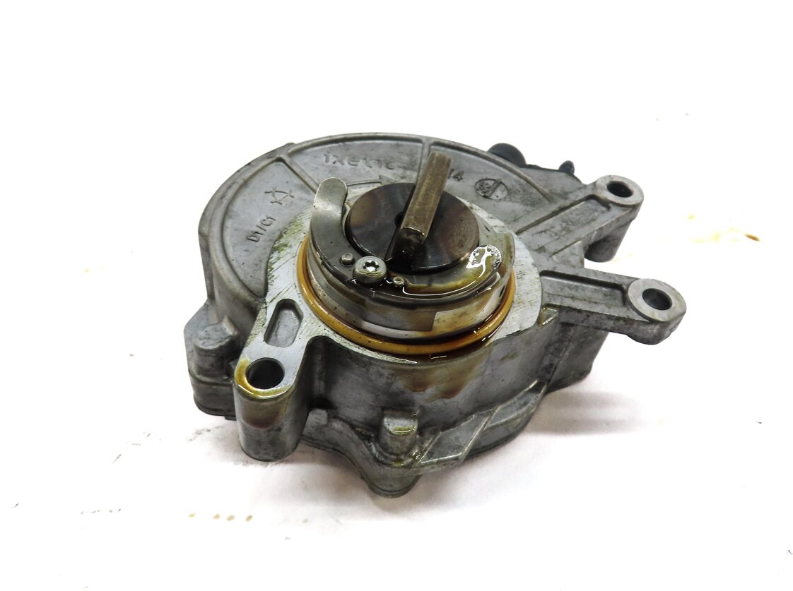 Thumbnail 2: 10-17 BMW 5 7 M5 X6 X6 X5M X6M (F01 F10 F15 F16 F85 F86) 4.4L BRAKE VACUUM PUMP