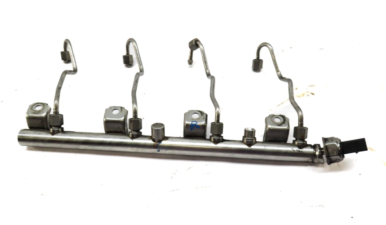 Thumbnail 8: 2012 BMW X5 (E70) 4.4L TURBO N63 ENGINE GAS FUEL RAIL w/ LINES 7547600 7547599
