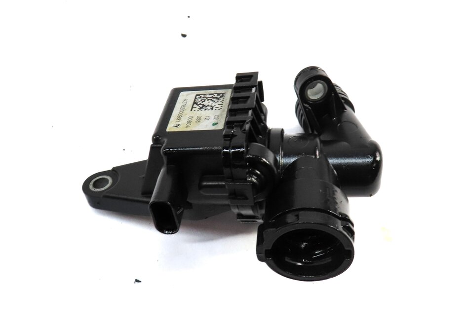 Thumbnail 2: 2012-2018 MERCEDES C350 E350 GLE350 GLK350 ML350 R350 - HIGH PRESSURE FUEL PUMP