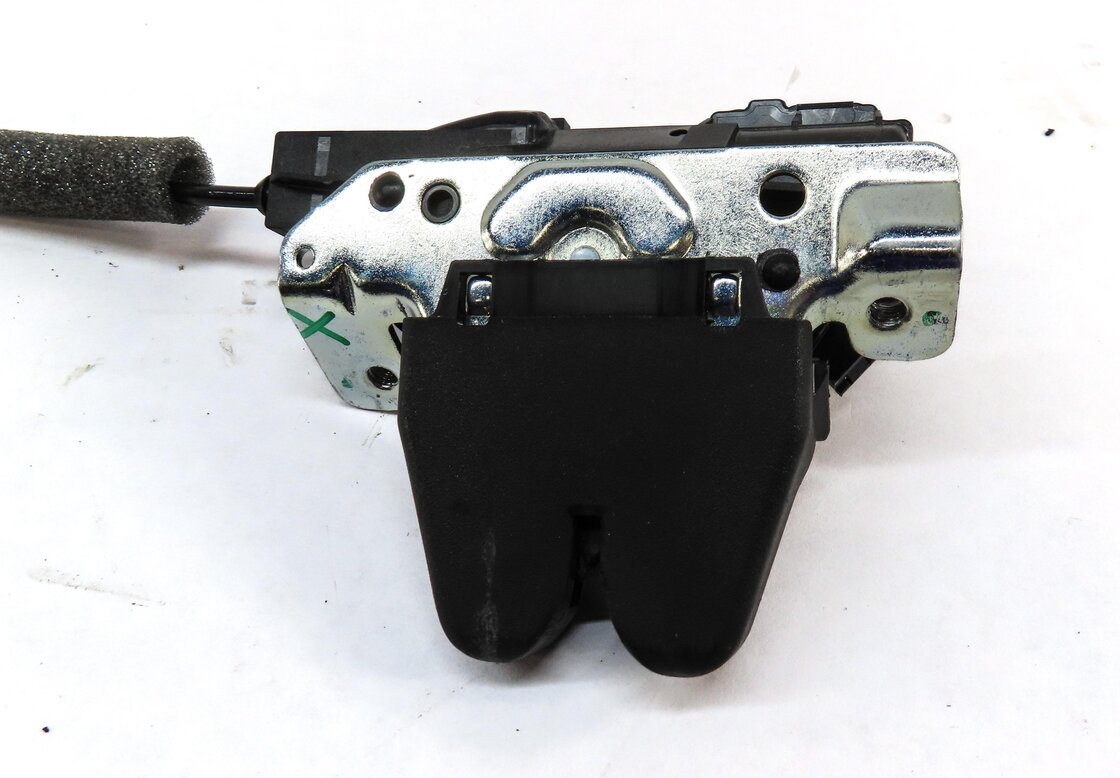 Thumbnail 3: 2012 MERCEDES E CLASS SEDAN (W212) REAR TRUNK LOCK LATCH w/ CABLE 2047500485