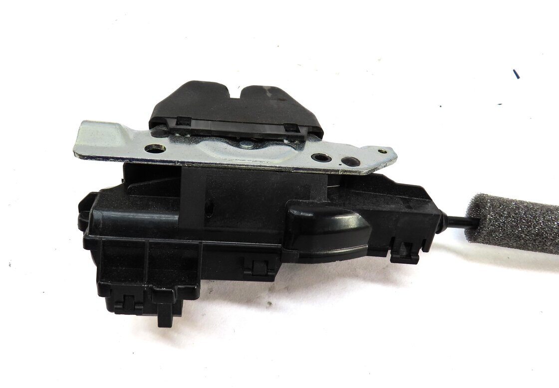 Thumbnail 4: 2012 MERCEDES E CLASS SEDAN (W212) REAR TRUNK LOCK LATCH w/ CABLE 2047500485