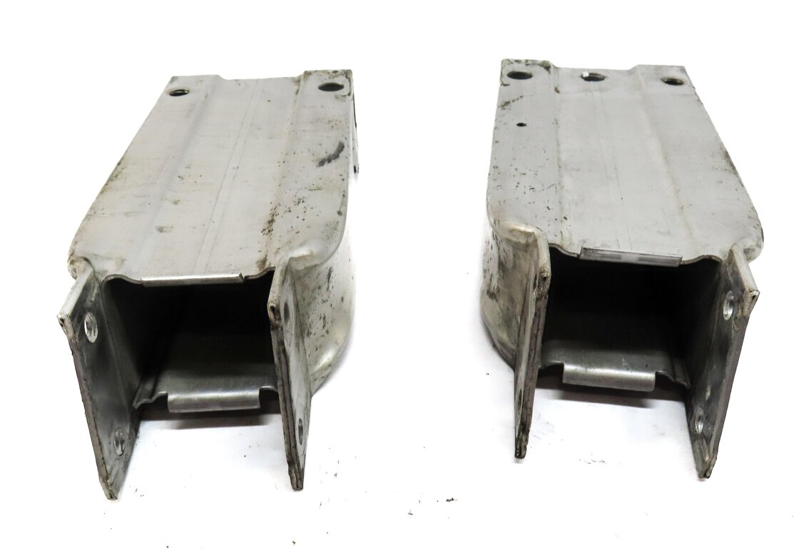 Thumbnail 2: 10-18 MERCEDES E CLS CLASS (W212 C218) FRONT BUMPER REINFORCEMENT BRACKET SET