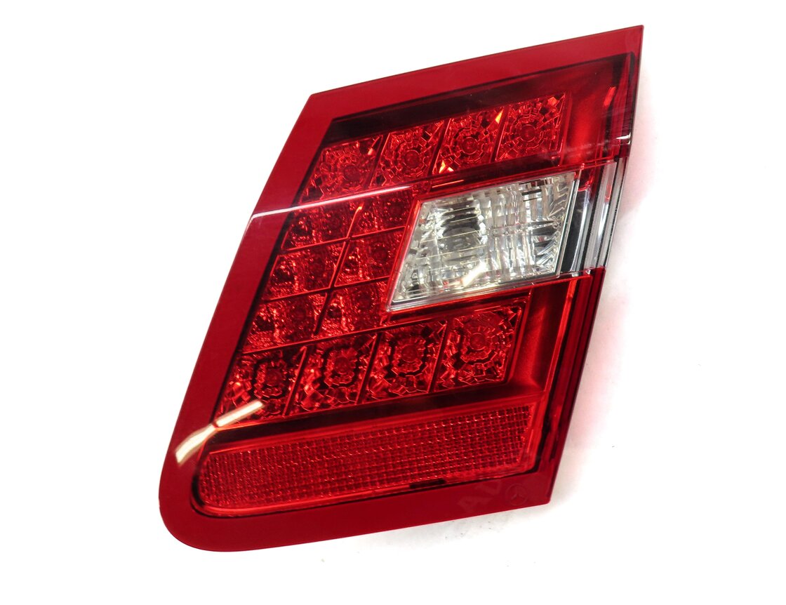Thumbnail 3: 10-13 MERCEDES E-CLASS (W212) SEDAN RIGHT REAR INNER TRUNK TAILLIGHT LIGHT LAMP