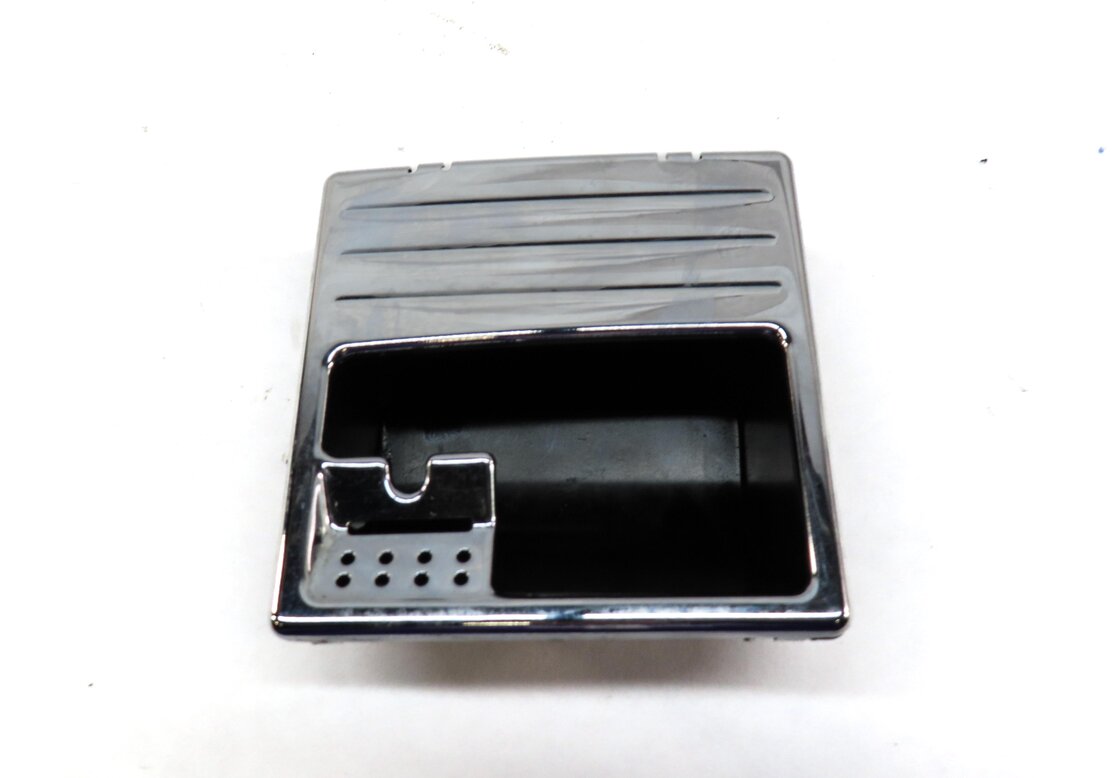 Thumbnail 2: 2012 MERCEDES E CLASS SEDAN (W212) FRONT CENTER CONSOLE ASHTRAY INSERT (CHROME)
