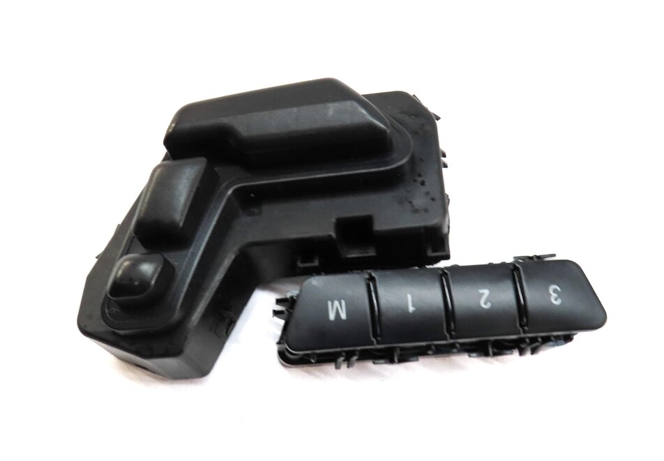 Thumbnail 4: 2012 MERCEDES E CLASS SEDAN W212 FRONT RIGHT PASSENGER SEAT ADJUST SWITCH BLACK