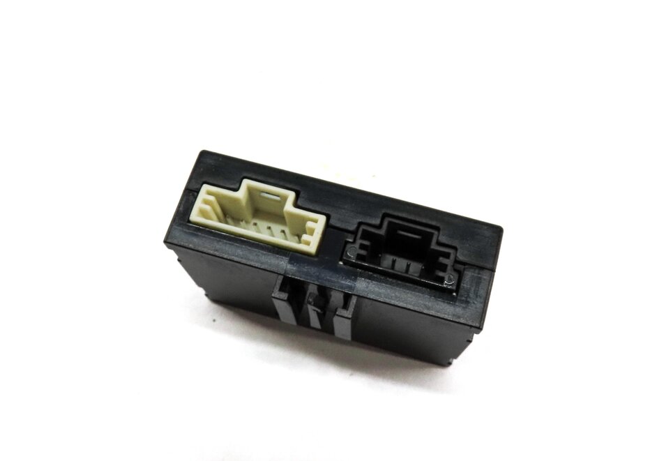 2012 MERCEDES E CLASS SEDAN (W212) REARVIEW CAMERA CONTROL MODULE 2128270006