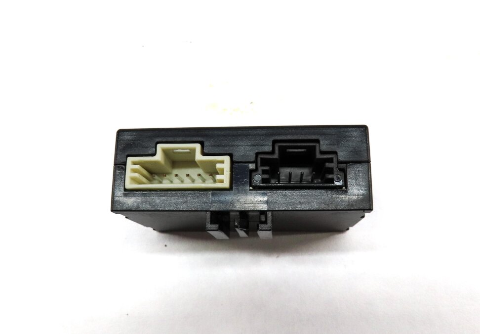 Thumbnail 2: 2012 MERCEDES E CLASS SEDAN (W212) REARVIEW CAMERA CONTROL MODULE 2128270006