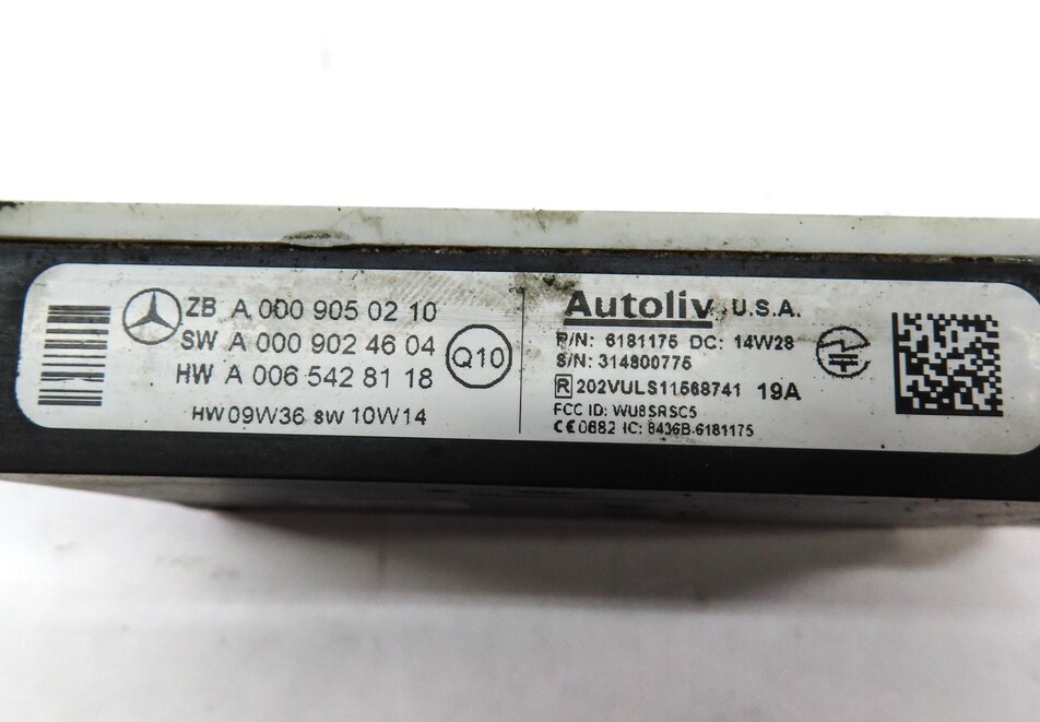 Thumbnail 4: 2012 MERCEDES E CLASS SEDAN (W212) REAR BLIND SPOT RADAR SENSOR CONTROL MODULE