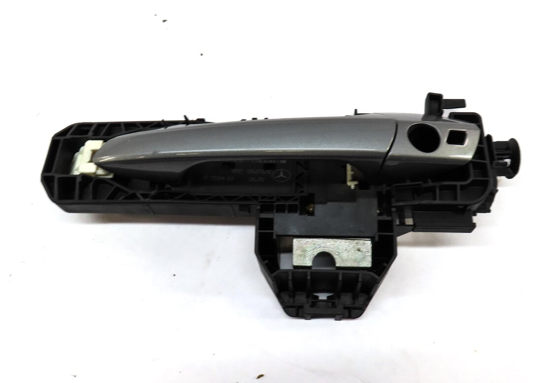 Thumbnail 2: 11-19 MERCEDES E GL GLE GLS ML (W166 W212 X166) LEFT DRIVER DOOR HANDLE (SILVER)