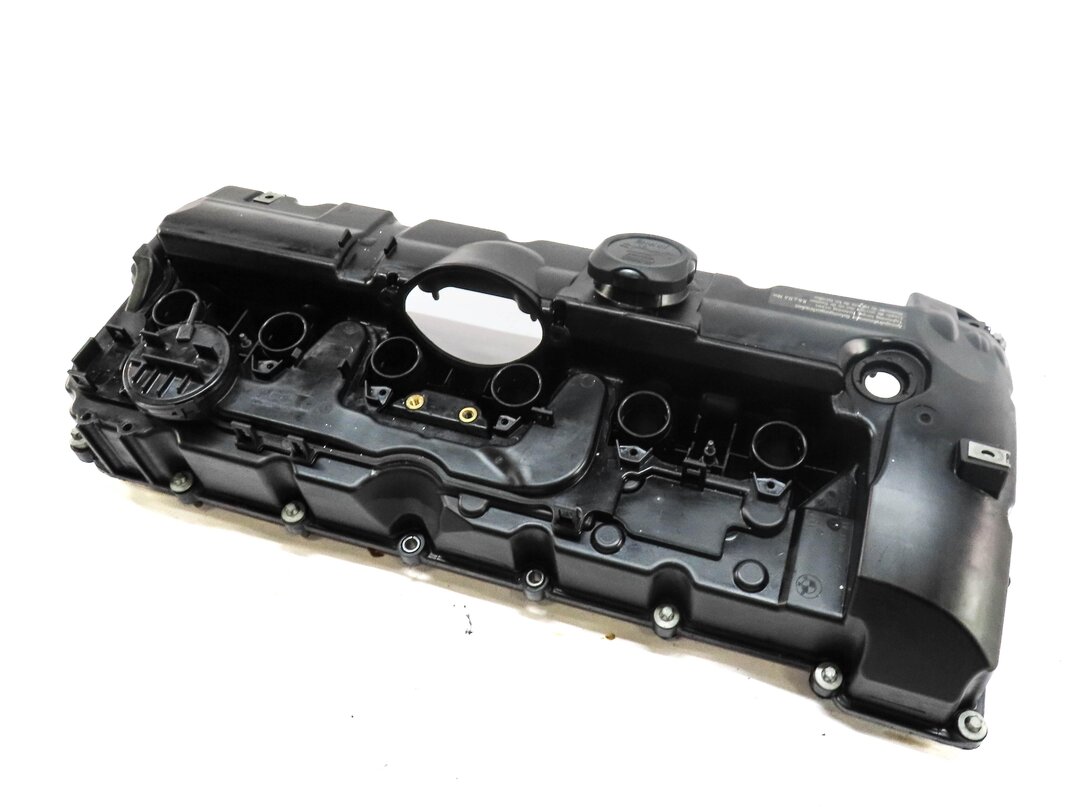 07-13 BMW 128i 328i 528i X3 X5 Z4 (E83 E87 E89 E90 E91 E92 E93) 3.0L VALVE COVER